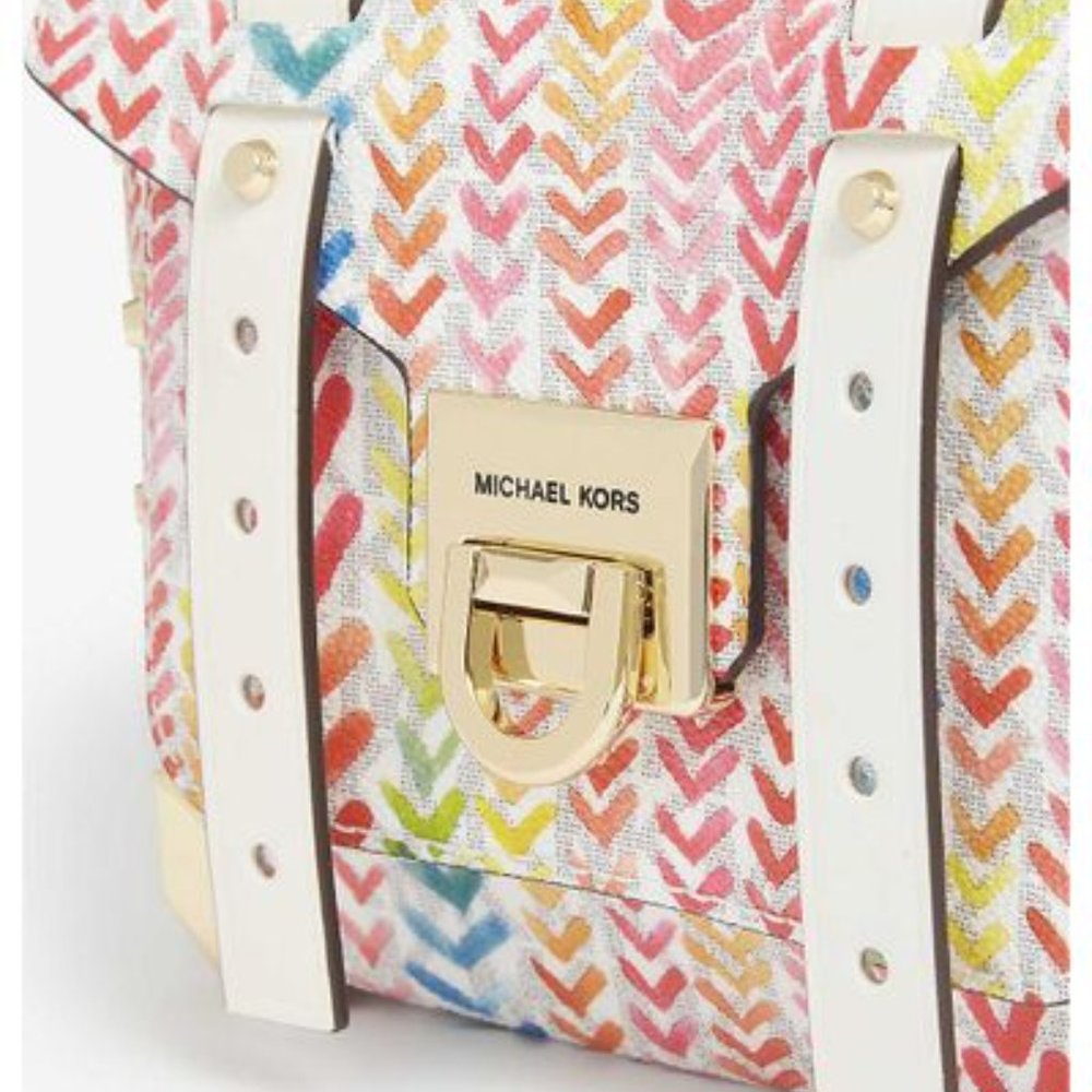 Michael Kors Manhattan RARE Graffiti Heart Satchel ~ NWT - Picture 3 of 4